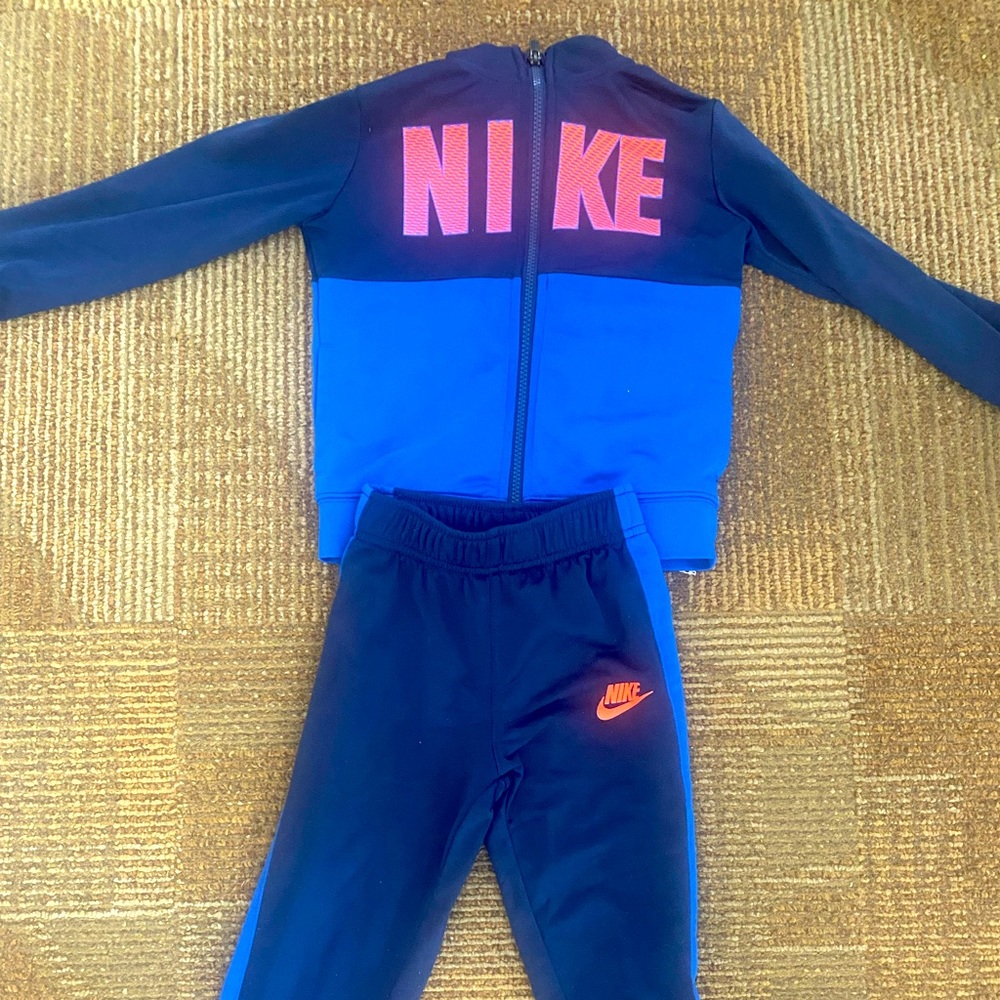Toddler boys Nike tracksuit